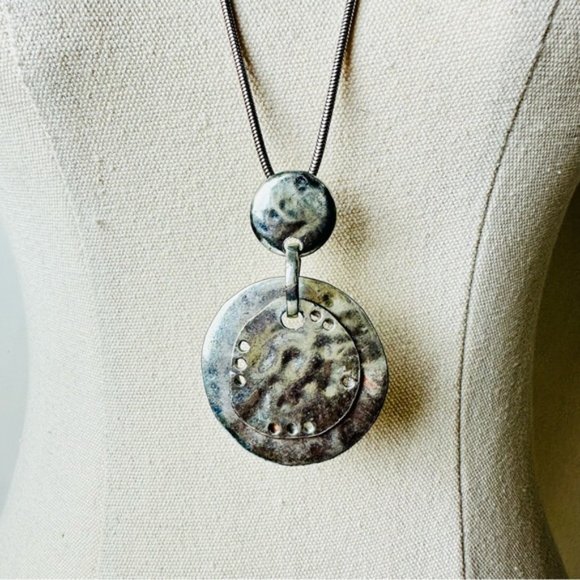 Lovisa Hammered Style Chunky Pendant With A Long Statement Necklace - Picture 2 of 9